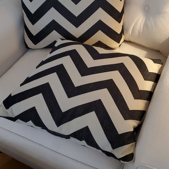 Chevron Modern Black/Off White 2 Accent Pillows - Picture 3 of 6
